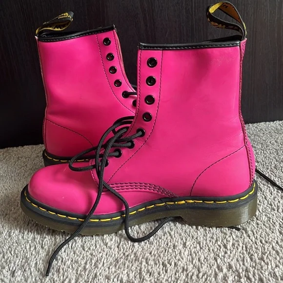 [SOLD ON ANOTHER PLATFORM] Hot Pink Patent Leather Dr. Martens 1460 Boots - Picture 2 of 10